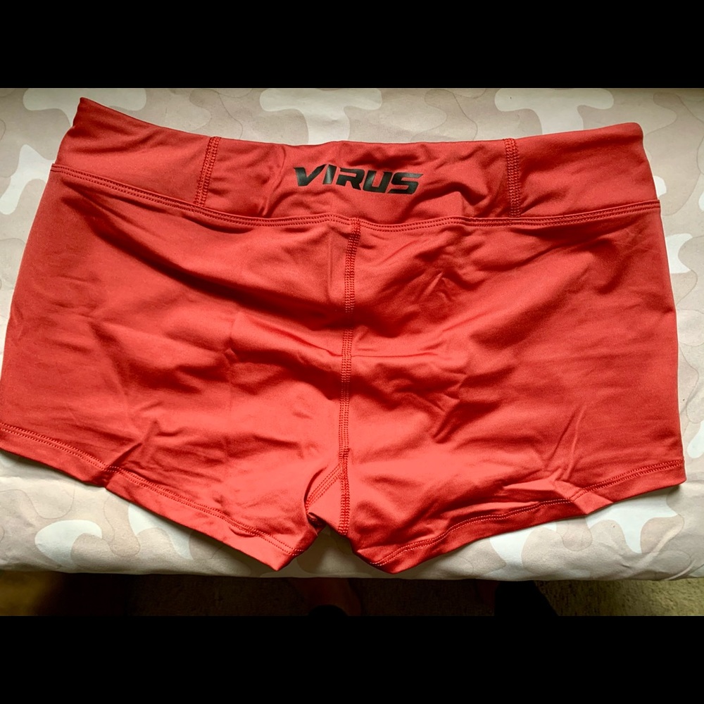 Virus Intl Short